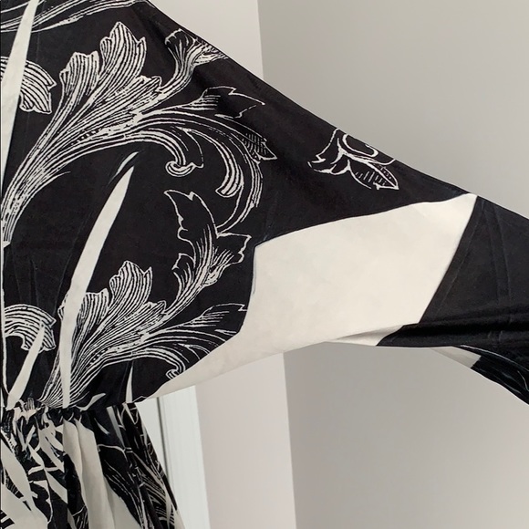 Cute Dress with Rhinestone accent in the front - Picture 3 of 8